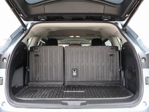 Used 2021 Toyota Highlander XLE image 14