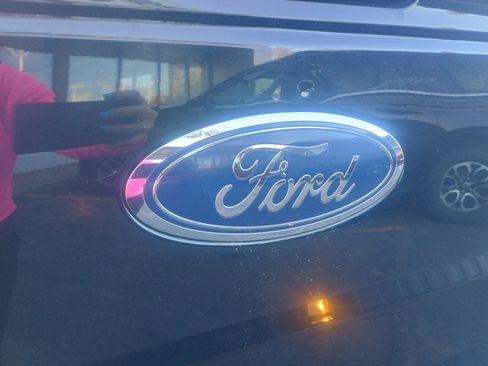 Used 2017 Ford F150 XLT image 12