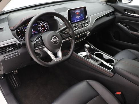 Used 2025 Nissan Altima 2.5 SR image 13
