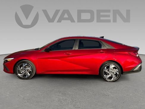 Used 2025 Hyundai Elantra SEL image 7