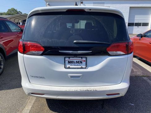 Used 2023 Chrysler Voyager LX FWD image 8