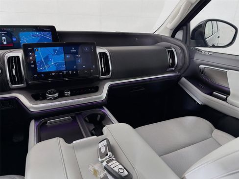Used 2025 Ford Expedition Platinum w/ Driver's Package AWD/4WD image 26