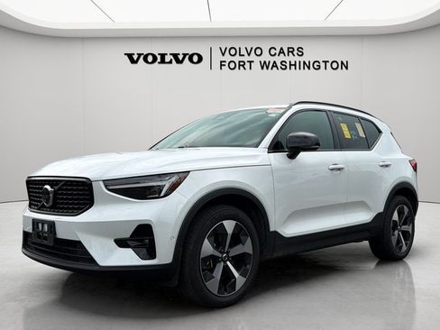 Certified 2026 Volvo XC40 B5 Plus AWD/4WD image 1