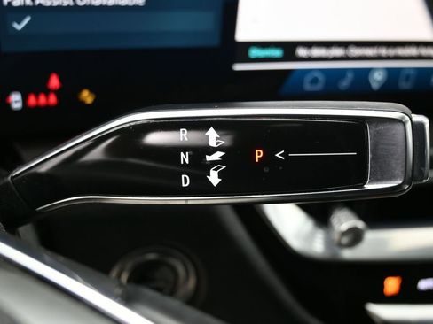 Used 2024 Cadillac Lyriq Tech RWD image 17