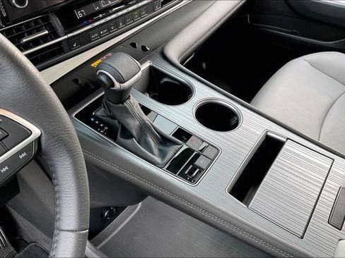 Used 2025 Toyota Sienna XLE image 13