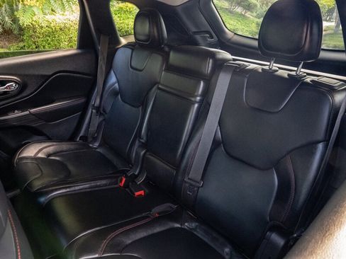 Used 2015 Jeep Cherokee Trailhawk w/ Comfort/Convenience Group image 40