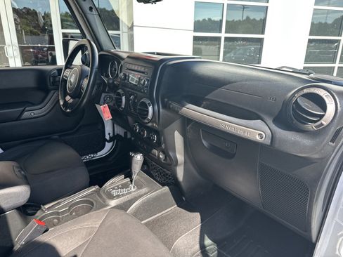 Used 2017 Jeep Wrangler Unlimited Sport w/ Quick Order Package 24S AWD/4WD image 23