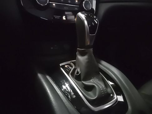 Used 2020 Nissan Rogue SV AWD/4WD image 29
