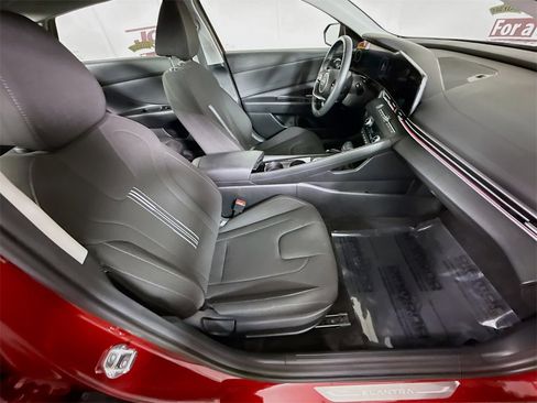Certified 2024 Hyundai Elantra SEL w/ Convenience Package image 31