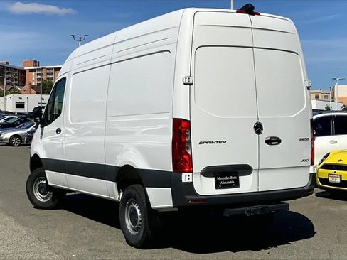 Used 2024 Mercedes-Benz Sprinter 2500 image 10