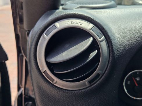 Used 2016 Jeep Wrangler Sport AWD/4WD image 23