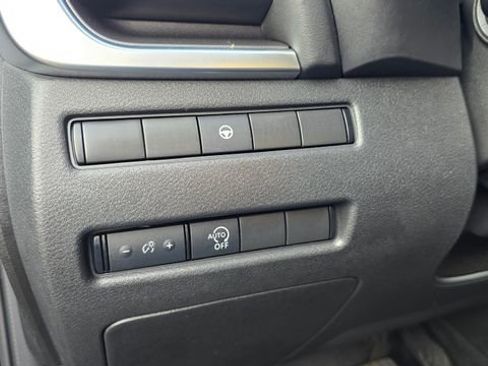 Used 2023 Nissan Rogue SV image 17