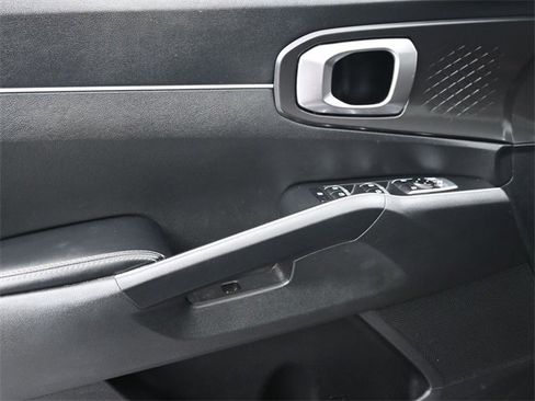 Used 2021 Kia Sorento LX image 11