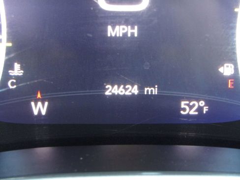 Used 2025 Chrysler Pacifica Select image 29