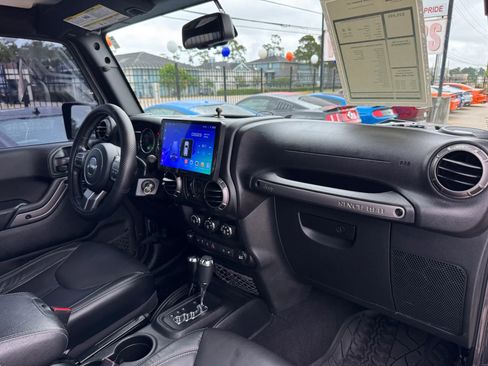 Used 2018 Jeep Wrangler Unlimited Sahara AWD/4WD image 20