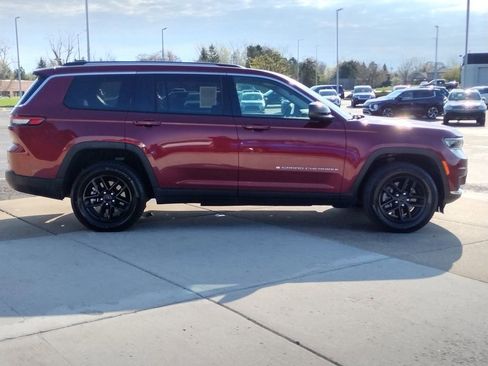 Used 2024 Jeep Grand Cherokee L Laredo AWD/4WD image 16