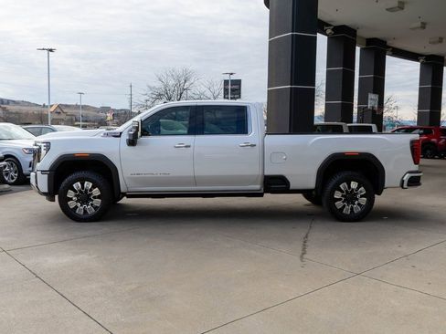 Used 2024 GMC Sierra 3500 Denali w/ Denali Reserve Package AWD/4WD image 4