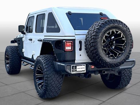 Used 2018 Jeep Wrangler Unlimited Sahara w/ Uconnect 4C Nav & Sound Group image 11