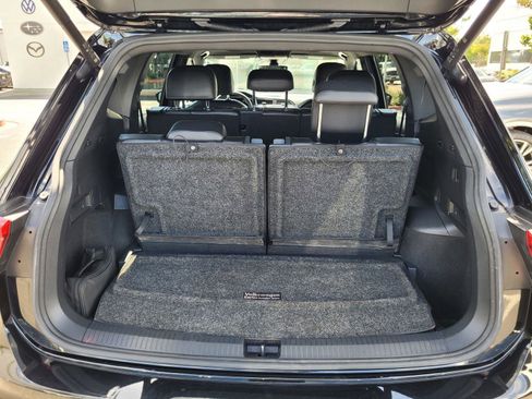Certified 2022 Volkswagen Tiguan SE R-Line FWD image 35