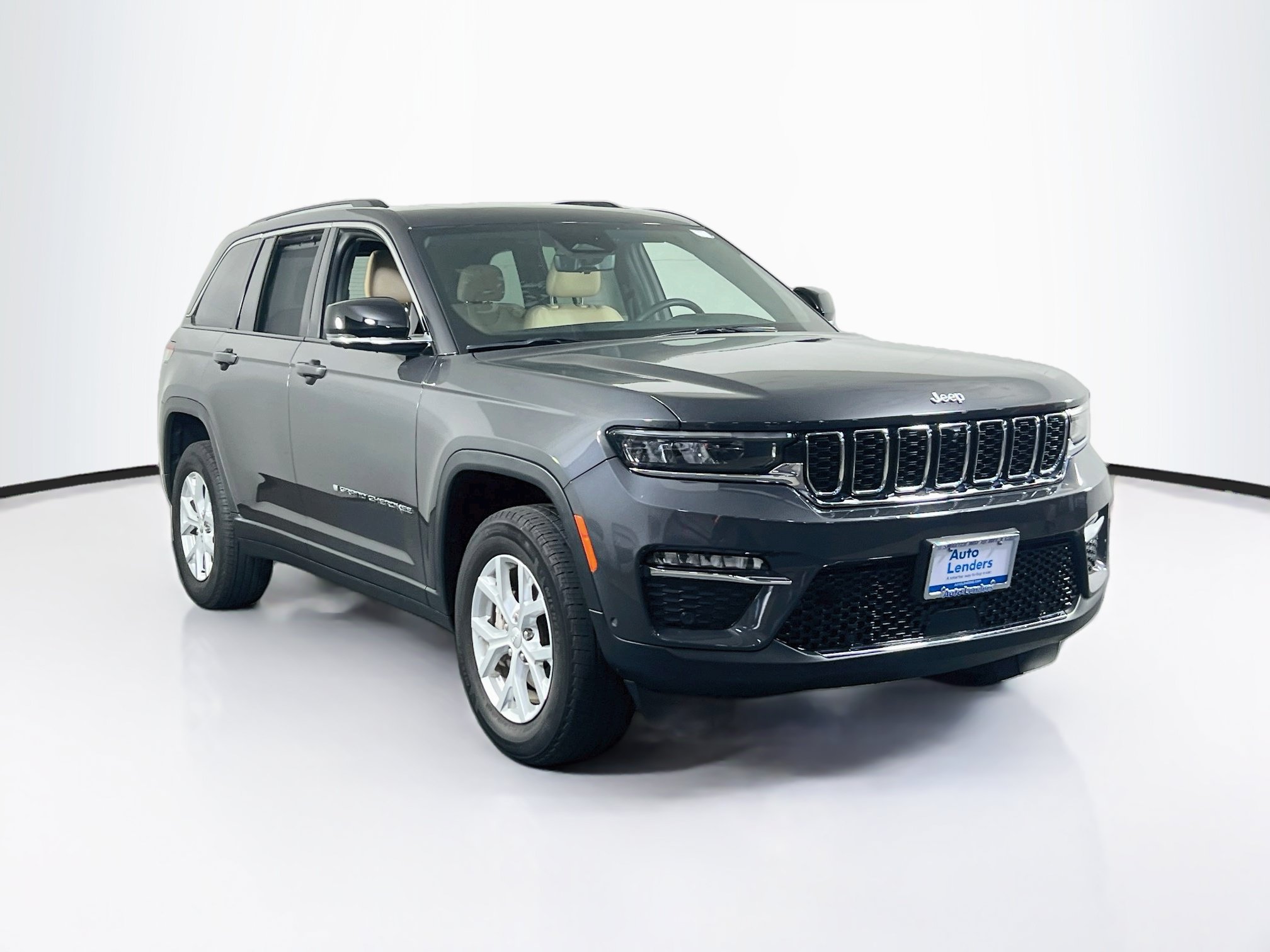 Used 2023 Jeep Grand Cherokee Limited w/ Luxury Tech Group II AWD/4WD image 3