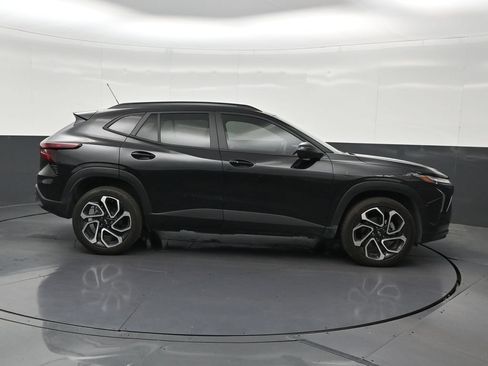 Used 2025 Chevrolet Trax RS w/ Sunroof Package FWD image 7