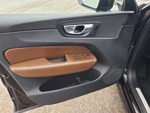 Certified 2025 Volvo XC60 B5 Plus image 10