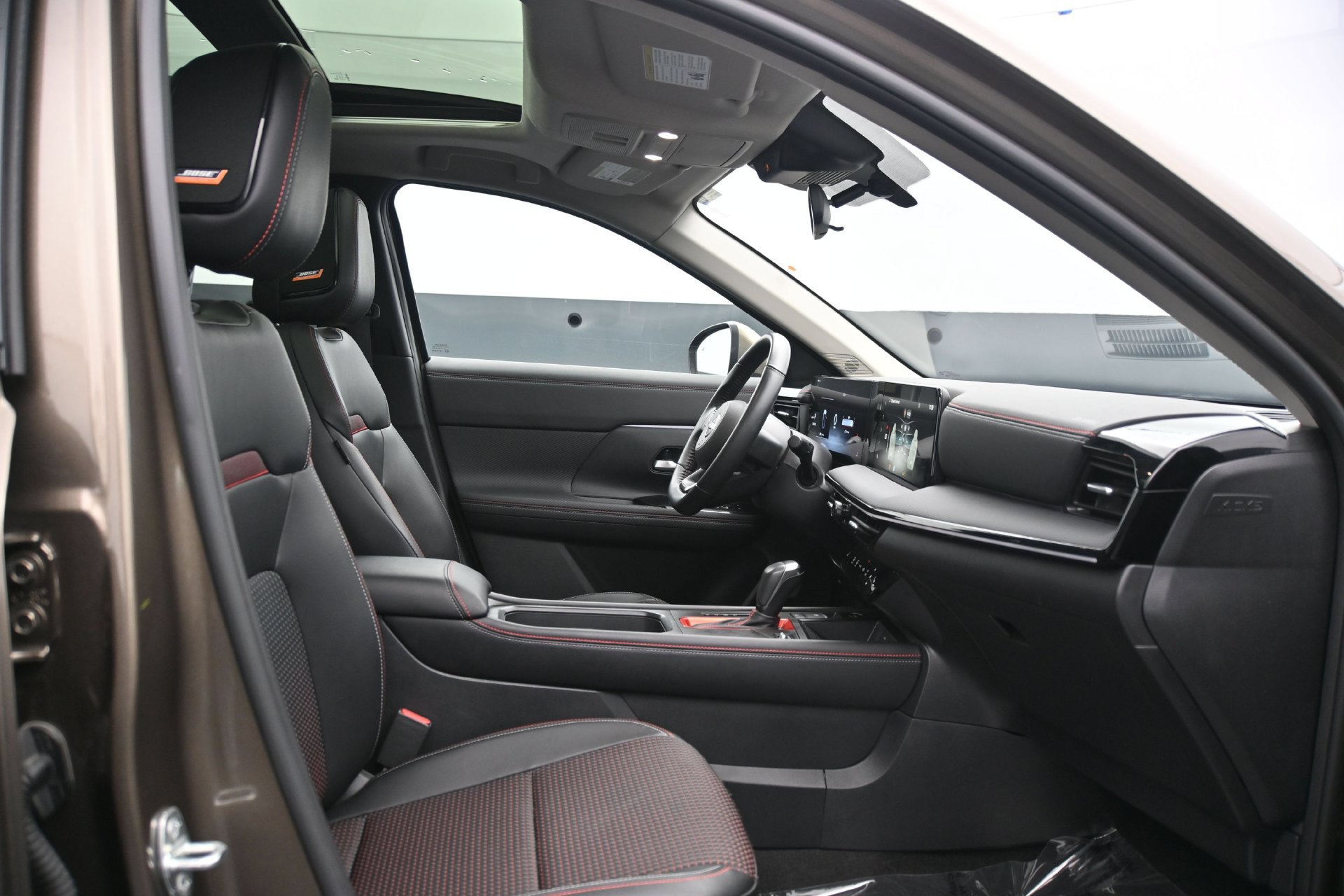 Used 2025 Nissan Kicks SR w/ SR Premium Package AWD/4WD image 13