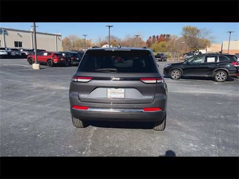 Used 2025 Jeep Grand Cherokee Laredo image 7