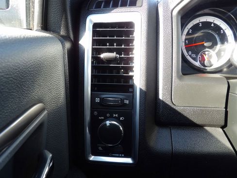 Used 2021 RAM 1500 Classic SLT image 19