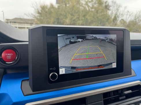 Used 2025 Toyota Tacoma TRD Off-Road image 23