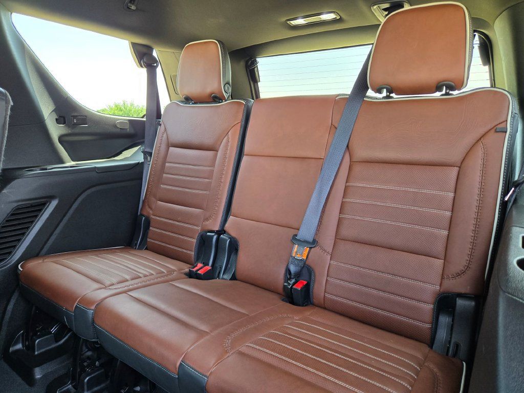 Used 2023 GMC Yukon Denali Ultimate AWD/4WD image 17
