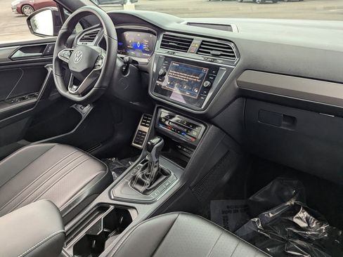 Used 2024 Volkswagen Tiguan SE R-Line image 13