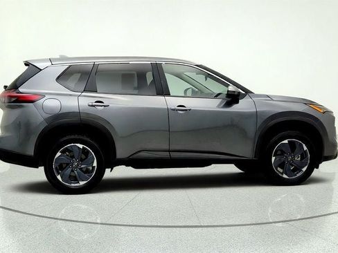 Used 2025 Nissan Rogue SV FWD image 4