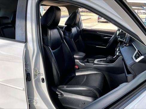 Used 2020 Toyota RAV4 XLE image 8