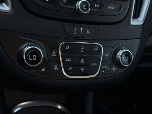 Used 2025 Chevrolet Malibu LT FWD image 18