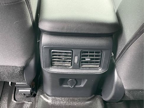 Used 2019 Toyota RAV4 LE AWD/4WD image 16