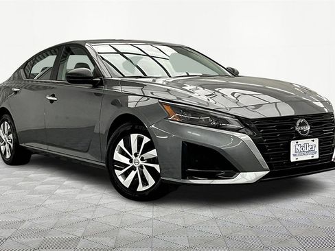 Used 2024 Nissan Altima 2.5 S image 12