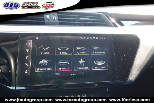 Used 2022 Audi e-tron Premium Plus w/ Premium Plus Package AWD/4WD image 25
