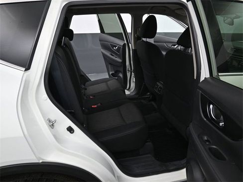 Used 2017 Nissan Rogue SV image 31