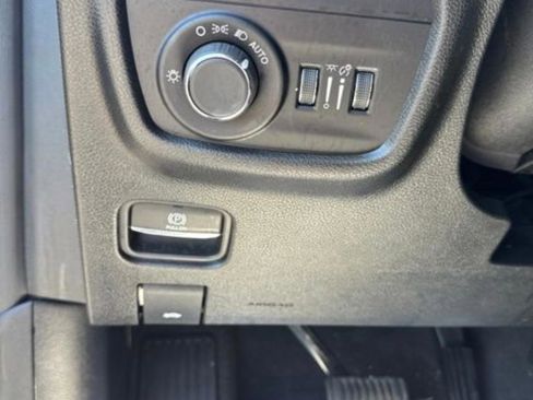 Used 2023 Jeep Grand Cherokee L Laredo RWD image 13