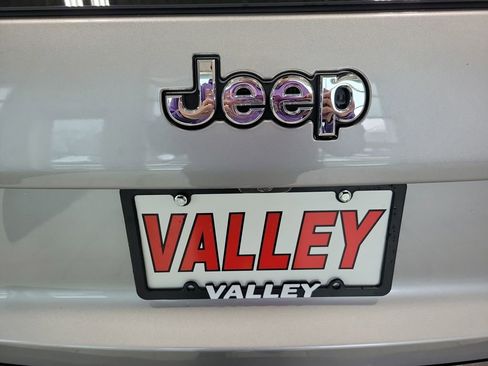 Used 2021 Jeep Cherokee Latitude Lux image 10