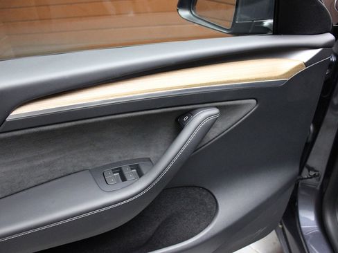 Used 2023 Tesla Model Y Long Range image 9