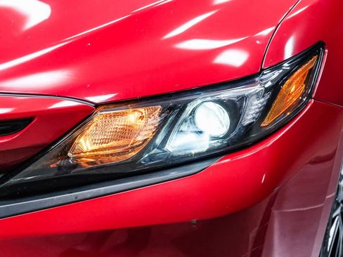 Used 2022 Toyota Camry SE image 11