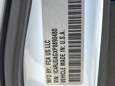 Used 2023 Jeep Grand Cherokee Altitude RWD image 27