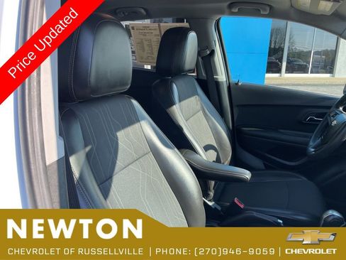 Used 2022 Chevrolet Trax LT AWD/4WD image 26