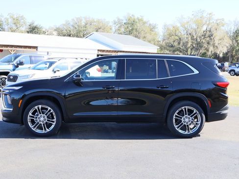Used 2025 Buick Enclave Preferred w/ Power Package image 5