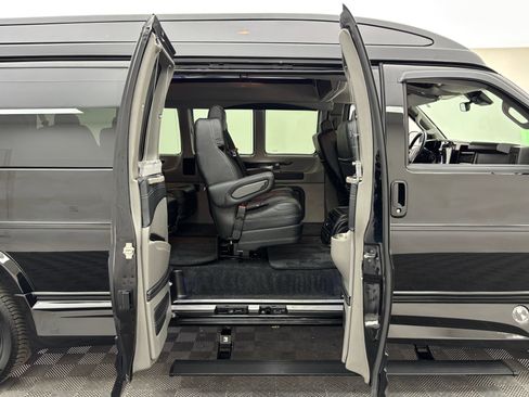 Used 2025 GMC Savana 2500 Extended w/ Driver Convenience Package RWD image 7