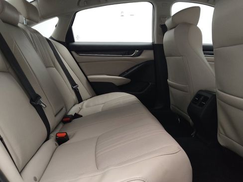 Used 2018 Honda Accord Touring image 19