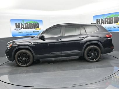 Used 2023 Volkswagen Atlas SE w/ Black Wheel Package