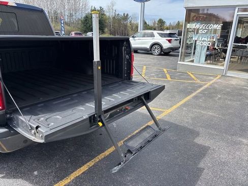 Used 2019 Ford F150 XLT w/ Equipment Group 302A Luxury AWD/4WD image 14